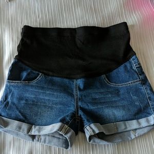 Maternity shorts